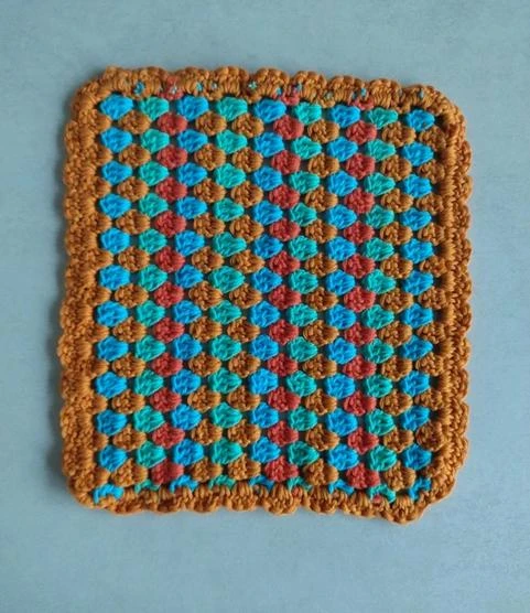 Panier à riz fait main avec couverture pour poupée tricotée – photo 5